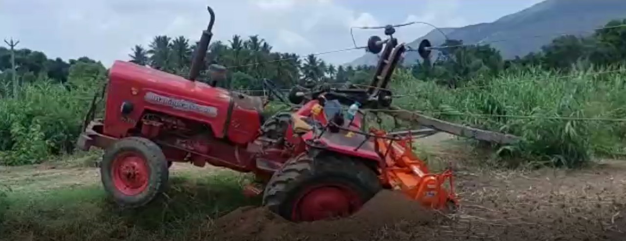 பழுதடைந்த மின் கம்பம் சாய்ந்து உயிருக்கு போராடும் விவசாயி