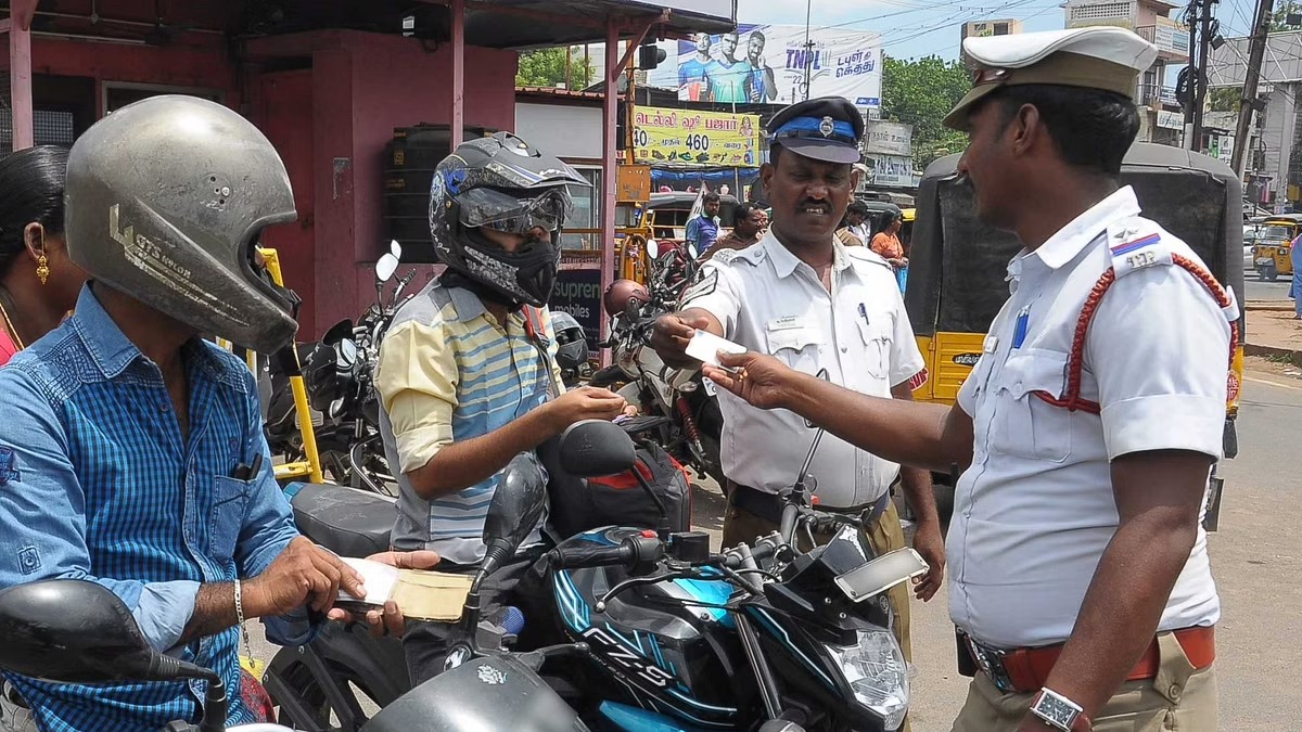 திருத்தப்பட்ட மோட்டார் வாகன சட்டத்தின்படி சென்னையில் ஒரேநாளில் ரூ.15 லட்சம் அபராதம்