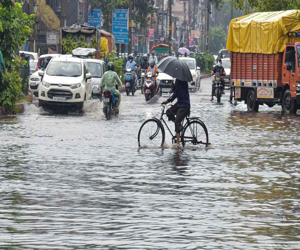 வட தமிழக கடலோர பகுதிக்கு ‘ரெட் அலர்ட்’ !